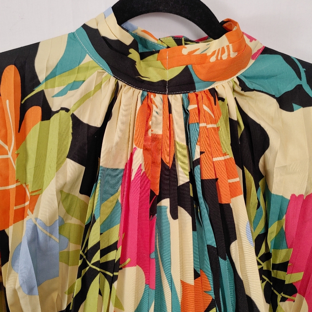 Beulah Style Bold Floral Pleated Elastic Waist Peplum High Neck Blouse OS/Medium